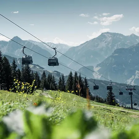 Ziller Delight - Stylish With Balcony & Mountain View